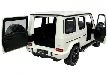 Nuotoliniu būdu valdomas Mercedes G63 automobilis, baltas