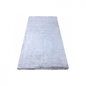 Šviesiai pilkas kailio imitacijos kilimas LAPIN | 160x220 cm