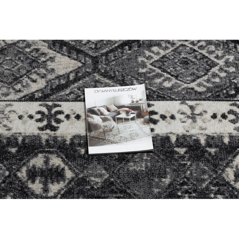 Modernus kilimas su juodos spalvos akcentais MUNDO Etnic | 120x170 cm paveikslėlis 1 iš 16