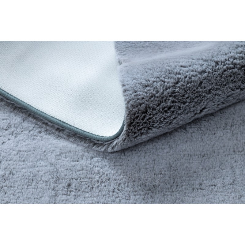 Šviesiai pilkas kailio imitacijos kilimas LAPIN | 120x160 cm paveikslėlis 14 iš 16