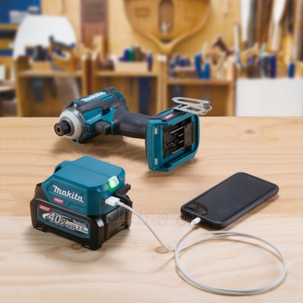 USB įkrovimo adapteris MAKITA ADP001G 40V Max XGT paveikslėlis 2 iš 2